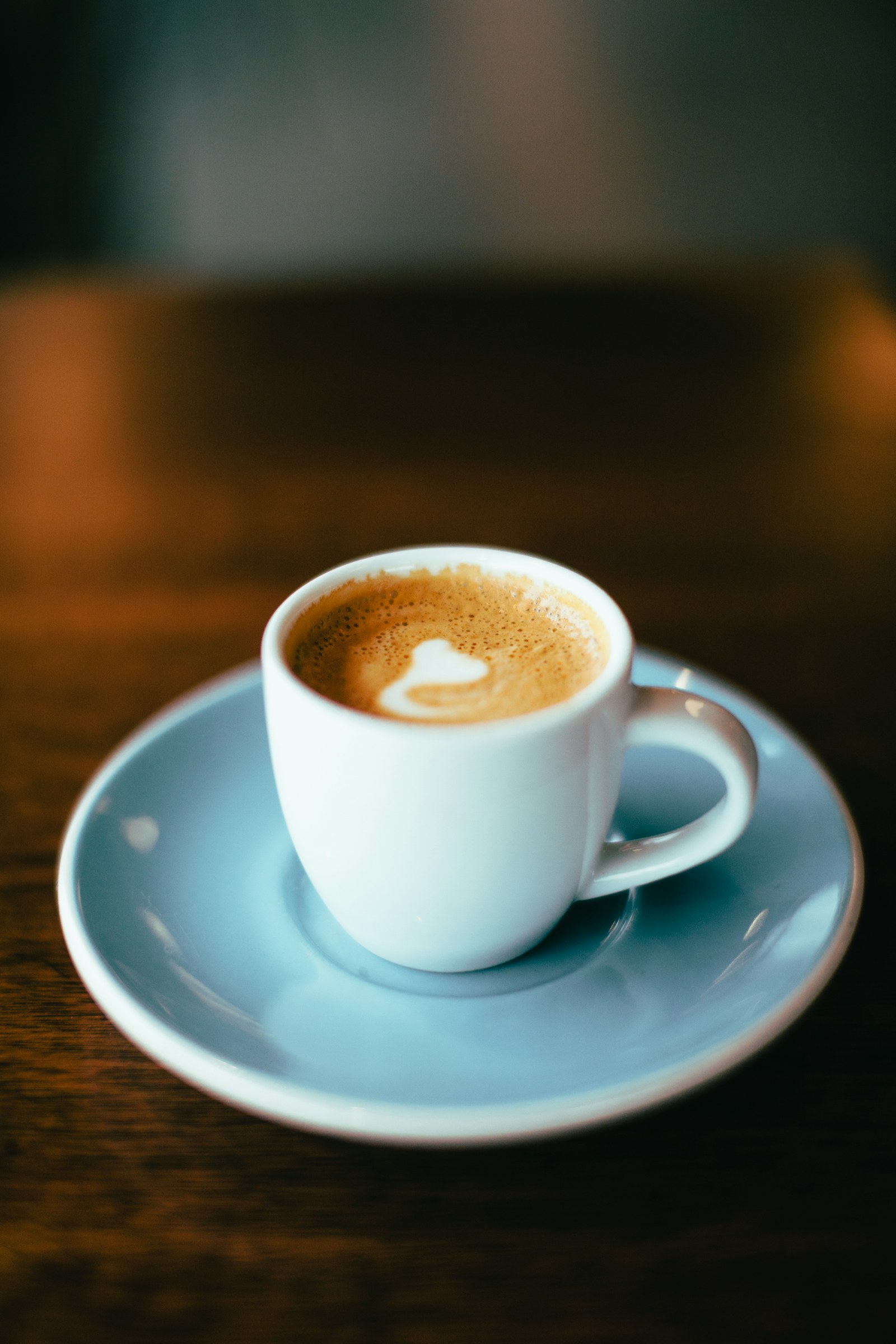 Espresso in einer hellen Tasse als Symbol fuer runden Geschmack